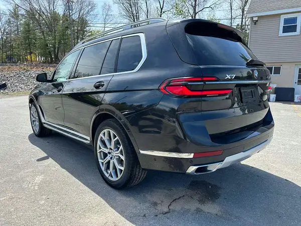 5UX23EM04S9Y27987 2025 BMW X7 - Image 2