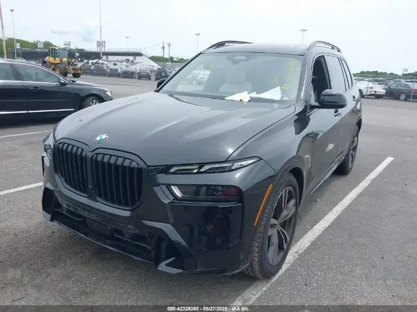 5UX23EM04S9Y31084 2025 BMW X7 - Image 2