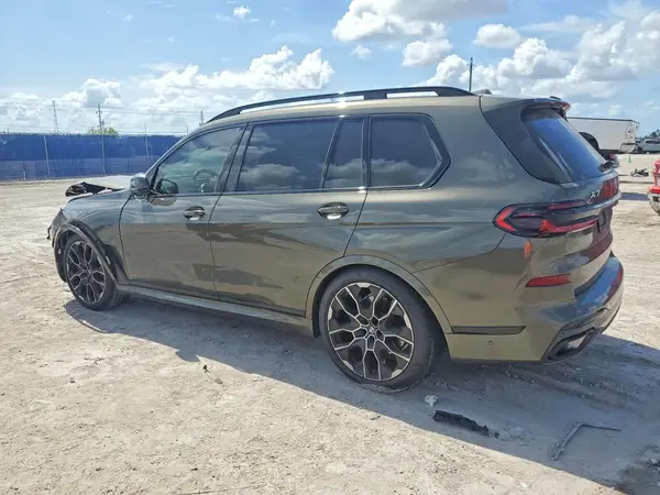 5UX23EM04S9Y67938 2025 BMW X7 - Image 2