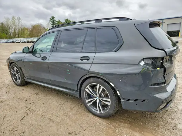 5UX23EM04T9036909 2026 BMW X7 - Image 2