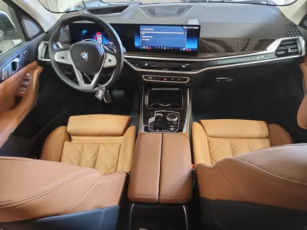 5UX23EM04T9075466 2026 BMW X7 - Image 8