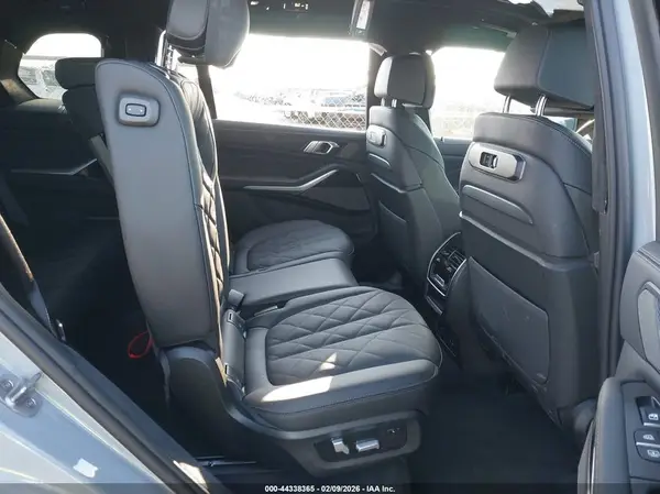 5UX23EM04T9287980 2026 BMW X7 - Image 8