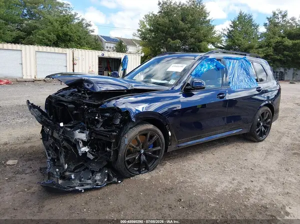 5UX23EM04T9354027 2026 BMW X7 - Image 2