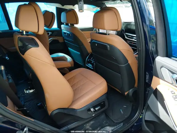 5UX23EM04T9354027 2026 BMW X7 - Image 8