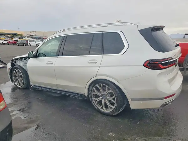 5UX23EM04V9428758 2027 BMW X7 - Image 2
