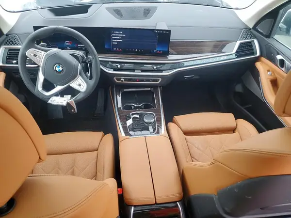 5UX23EM04V9428758 2027 BMW X7 - Image 8