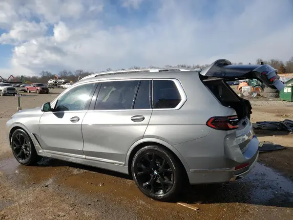5UX23EM05P9N55814 2023 BMW X7 - Image 2