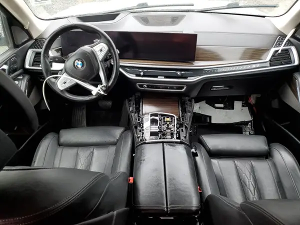 5UX23EM05P9P12225 2023 BMW X7 - Image 8