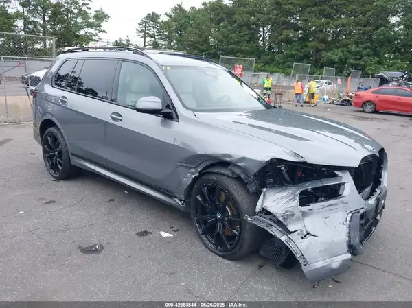 5UX23EM05P9P42941 2023 BMW X7 - Image 1