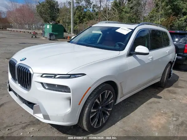 5UX23EM05P9R02428 2023 BMW X7 - Image 2