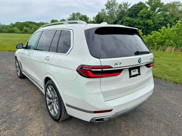 5UX23EM05P9R82524 2023 BMW X7 - Image 2