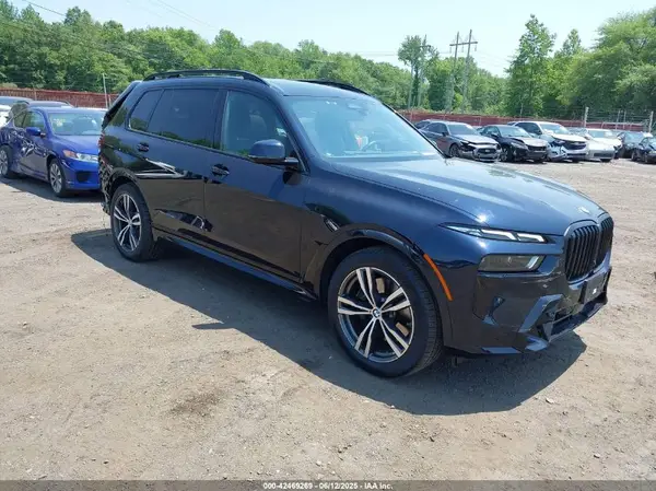 5UX23EM05R9S10608 2024 BMW X7 - Image 1