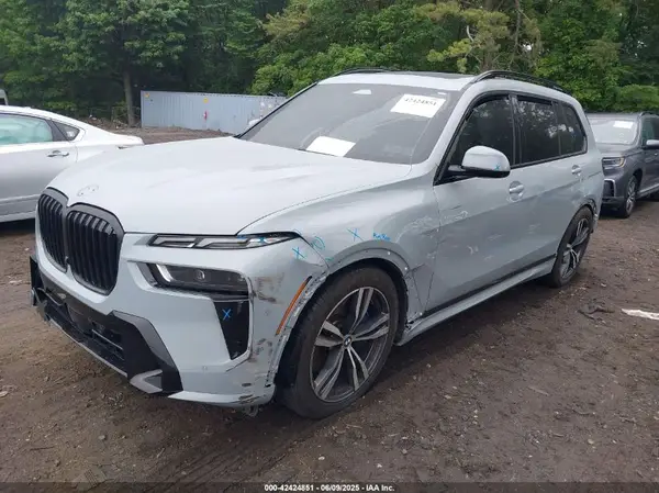 5UX23EM05R9V63673 2024 BMW X7 - Image 2
