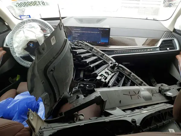 5UX23EM05S9000080 2025 BMW X7 - Image 8