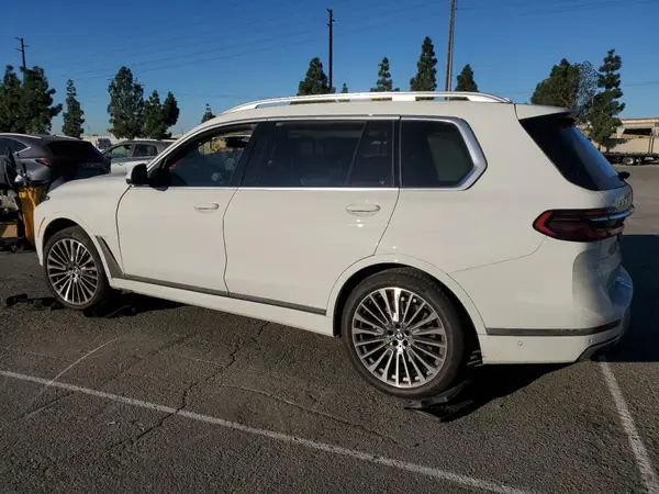 5UX23EM05S9W24882 2025 BMW X7 - Image 2