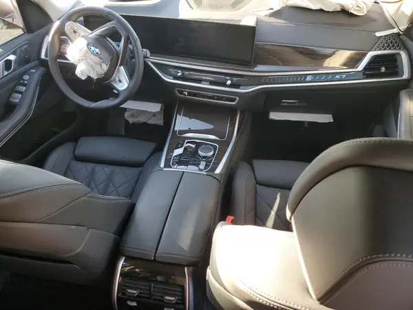 5UX23EM05S9W24882 2025 BMW X7 - Image 8