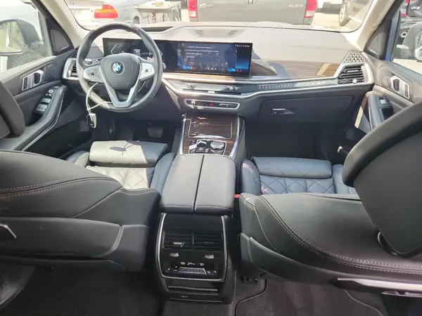 5UX23EM05S9W32948 2025 BMW X7 - Image 8