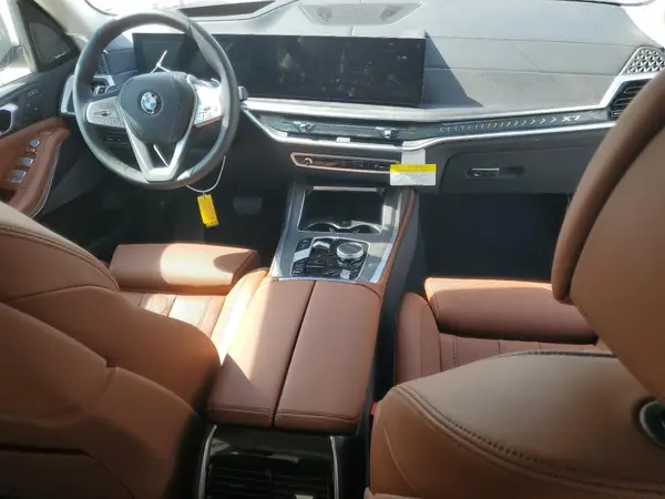 5UX23EM05S9W54965 2025 BMW X7 - Image 8