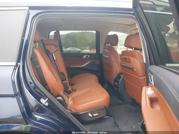 5UX23EM05S9W73161 2025 BMW X7 - Image 8