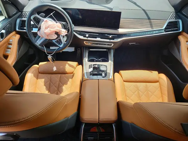 5UX23EM05S9W78392 2025 BMW X7 - Image 8