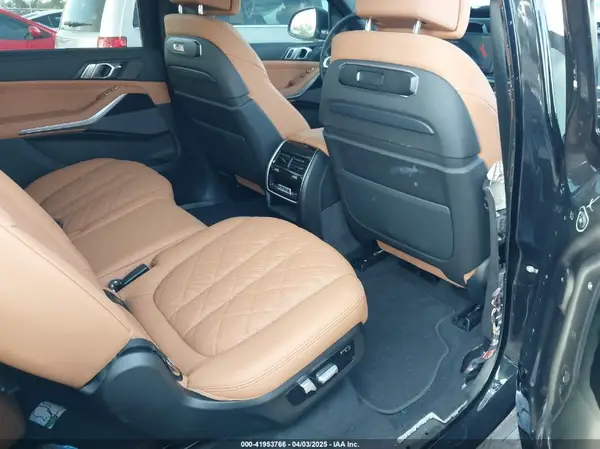 5UX23EM05S9W80613 2025 BMW X7 - Image 8