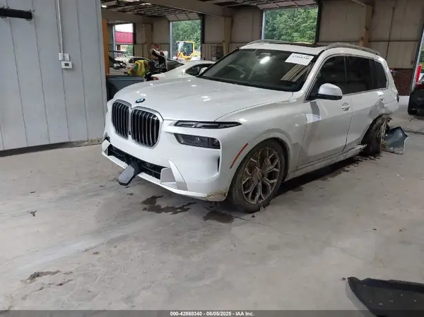 5UX23EM05S9W85679 2025 BMW X7 - Image 2
