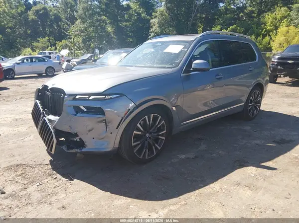5UX23EM05S9Z50682 2025 BMW X7 - Image 2