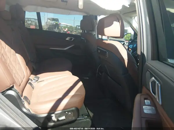 5UX23EM05S9Z50682 2025 BMW X7 - Image 8