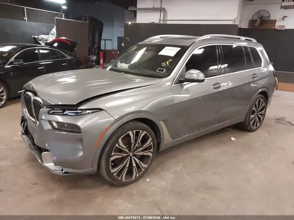 5UX23EM05S9Z78708 2025 BMW X7 - Image 2