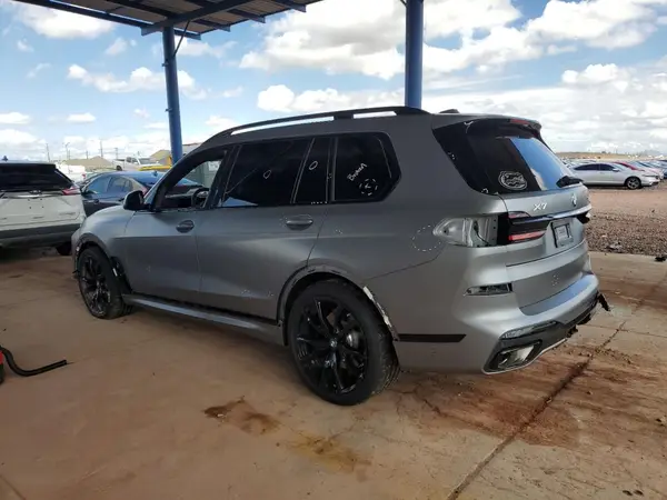 5UX23EM05T9102044 2026 BMW X7 - Image 2