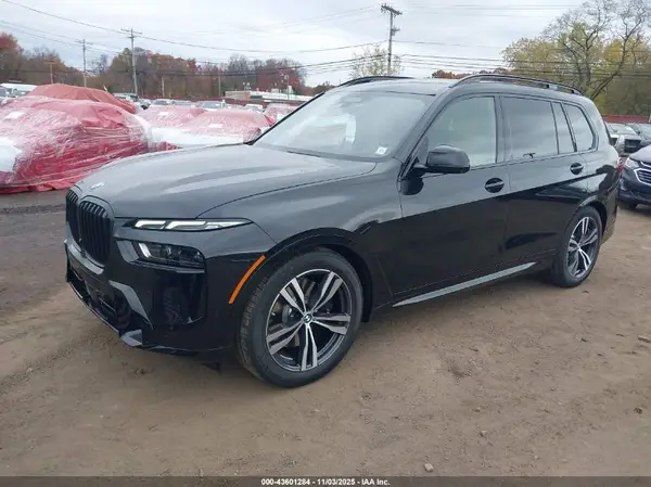 5UX23EM05T9210714 2026 BMW X7 - Image 2