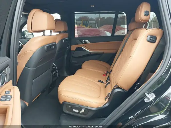 5UX23EM05T9210714 2026 BMW X7 - Image 8