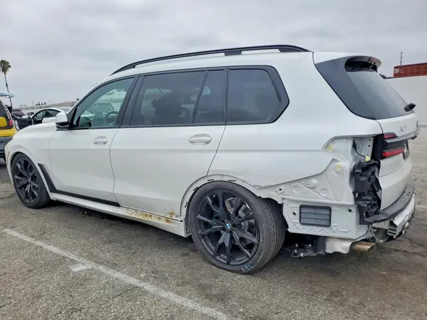 5UX23EM05T9257354 2026 BMW X7 - Image 2