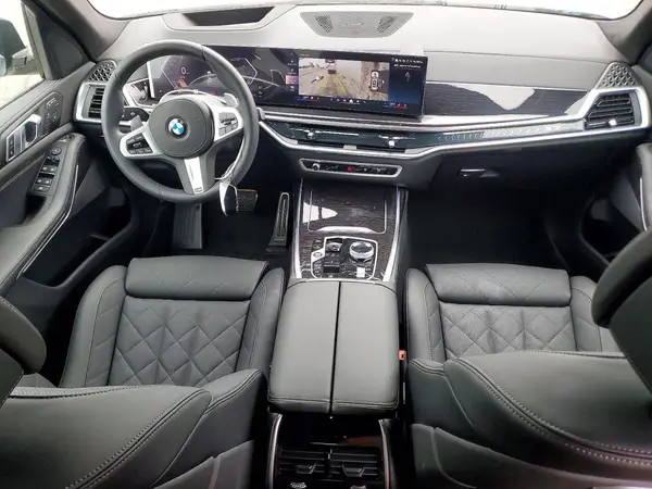 5UX23EM05T9257354 2026 BMW X7 - Image 8