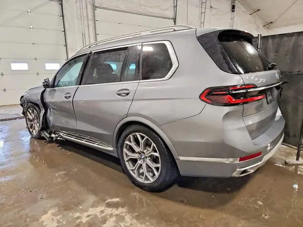 5UX23EM05T9293402 2026 BMW X7 - Image 2