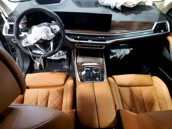 5UX23EM05T9293402 2026 BMW X7 - Image 8