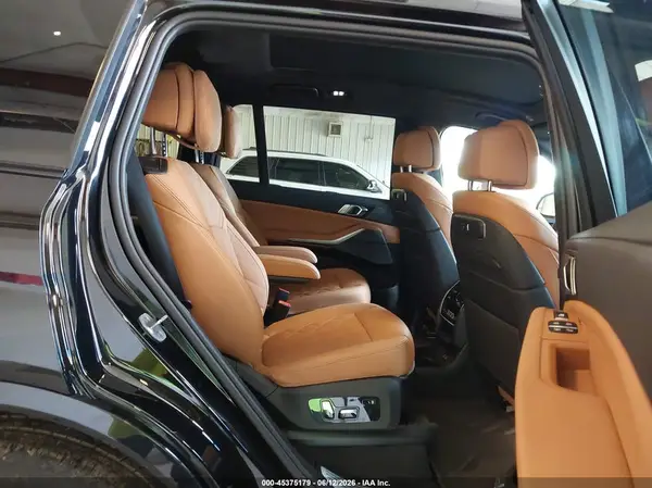 5UX23EM05T9330609 2026 BMW X7 - Image 8