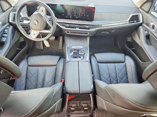 5UX23EM06P9N44059 2023 BMW X7 - Image 8