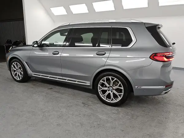 5UX23EM06P9N65266 2023 BMW X7 - Image 2