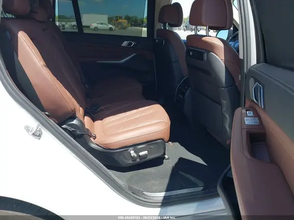 5UX23EM06P9P53978 2023 BMW X7 - Image 8