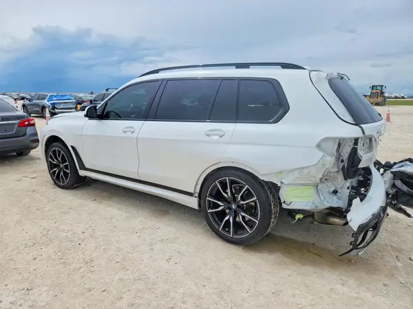 5UX23EM06P9P83739 2023 BMW X7 - Image 2