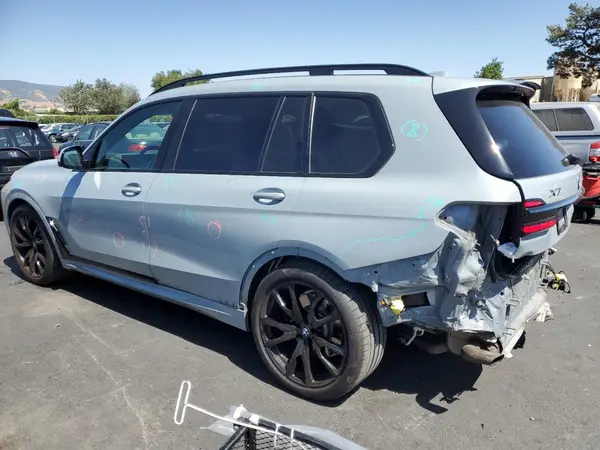 5UX23EM06R9S31323 2024 BMW X7 - Image 2