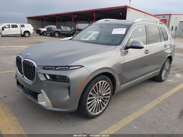 5UX23EM06R9S36716 2024 BMW X7 - Image 2