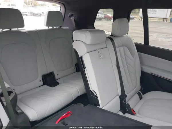 5UX23EM06R9S36716 2024 BMW X7 - Image 8