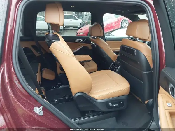 5UX23EM06R9T49310 2024 BMW X7 - Image 8