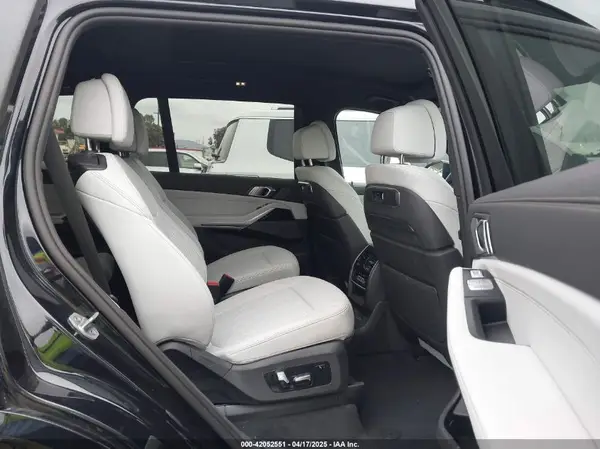 5UX23EM06R9T77110 2024 BMW X7 - Image 8