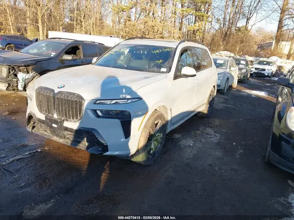5UX23EM06R9U30565 2024 BMW X7 - Image 2