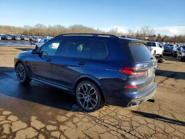 5UX23EM06R9U48385 2024 BMW X7 - Image 2