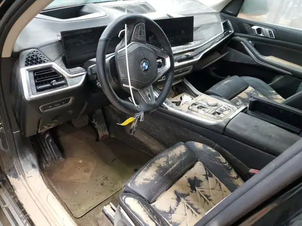 5UX23EM06R9U59211 2024 BMW X7 - Image 8