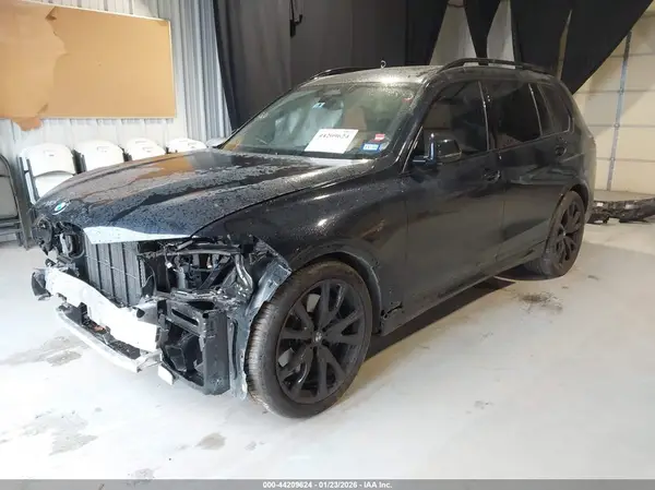 5UX23EM06R9U74159 2024 BMW X7 - Image 2